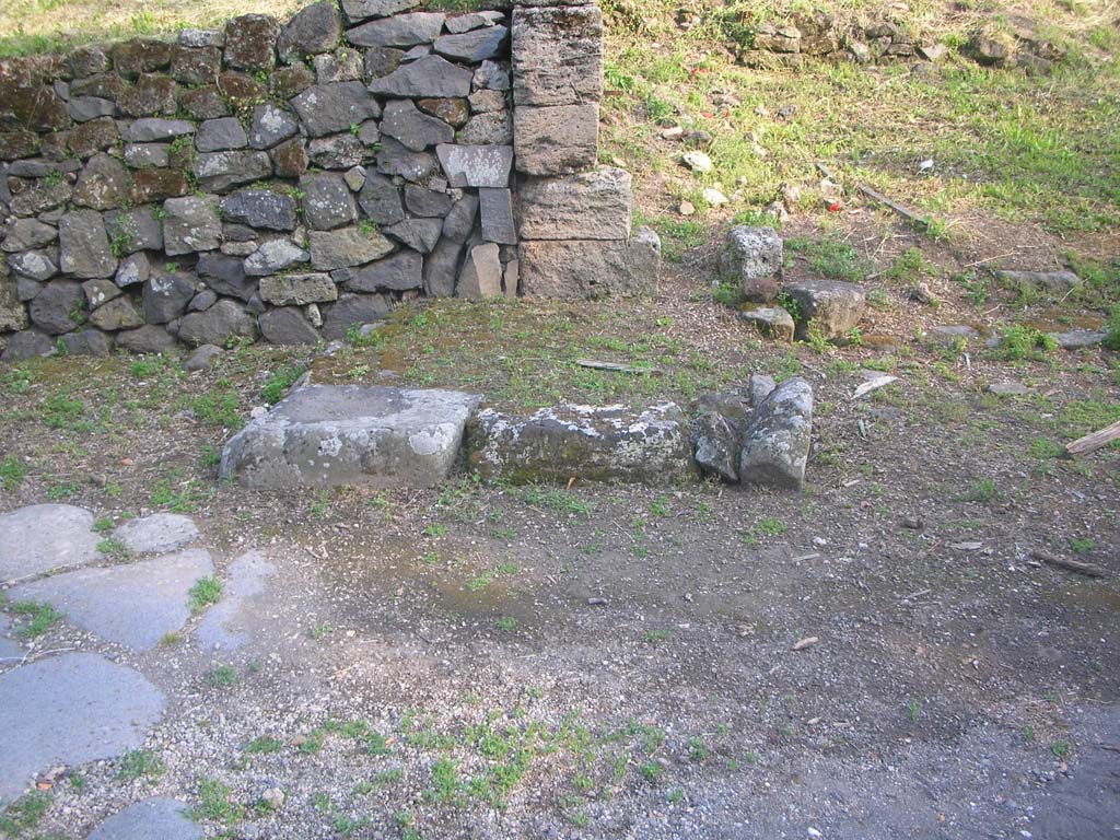 Via di Nola, Pompeii, south side. May 2010. Corner of blocked vicolo and III.11.6 on the Via di Nola. Photo courtesy of Ivo van der Graaff.