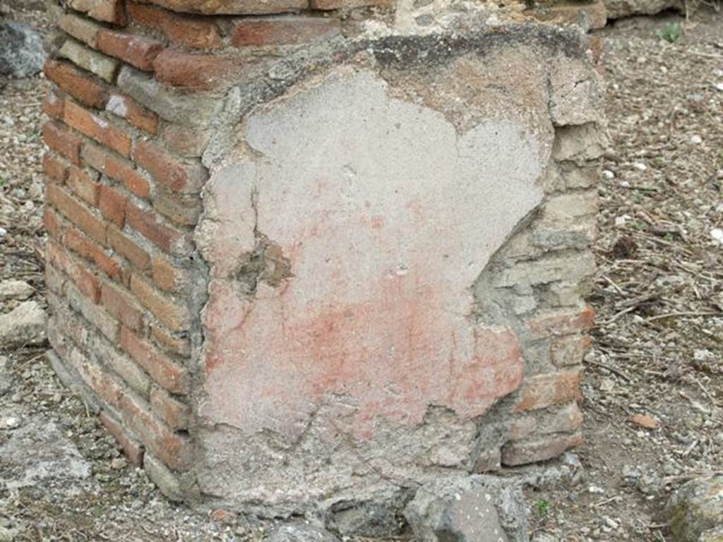 IV.2.a  Pompeii. March 2009.   Pilaster, with detail of painted plaster.