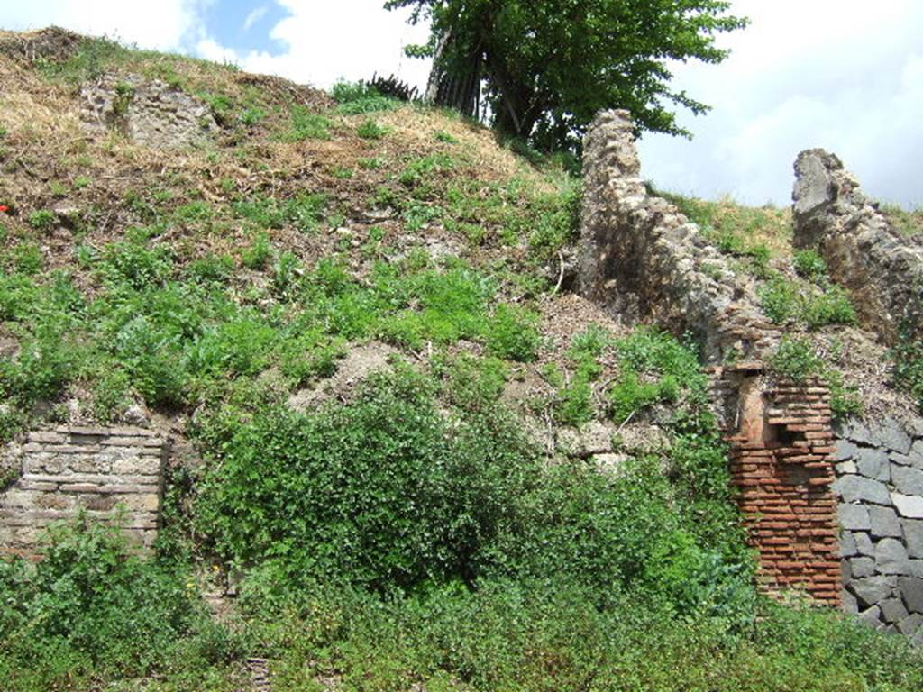 IV.2.c Pompeii. May 2006.  Entrance to shop.