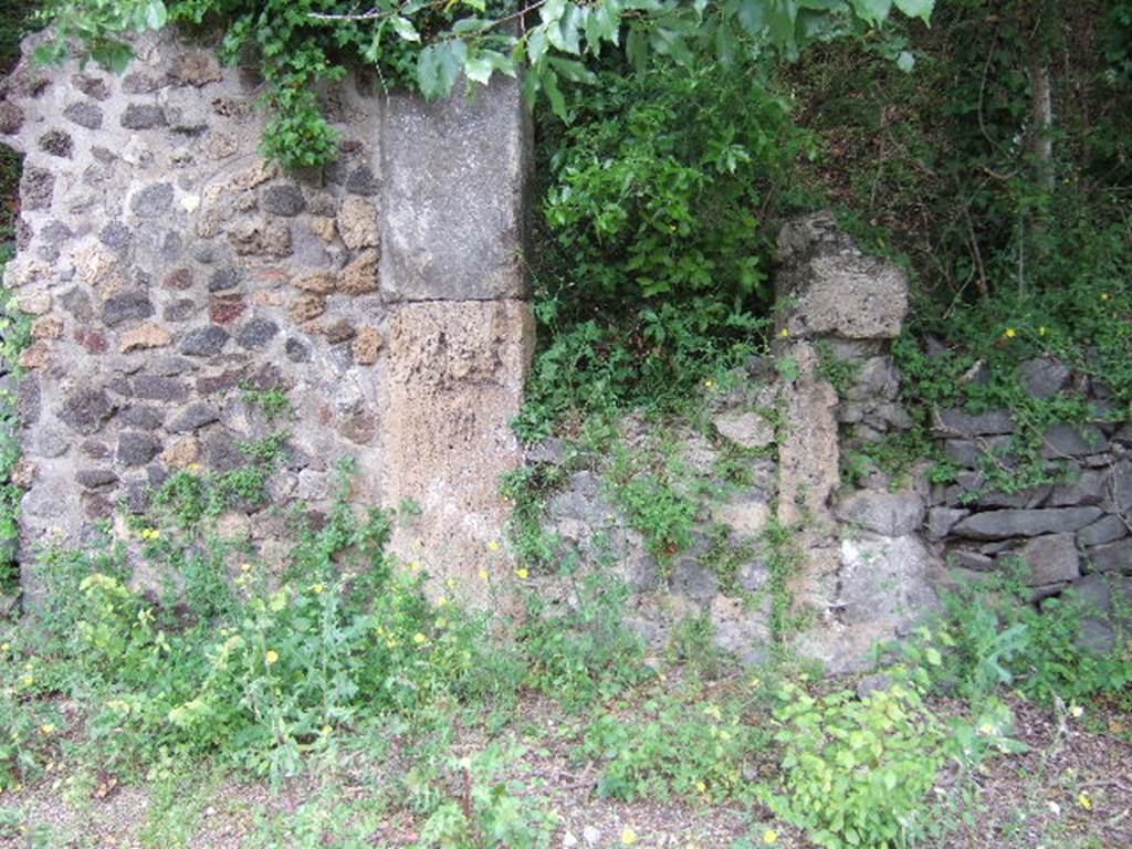 IV.5.b, Pompeii.  May 2006. Site of window, or ancient doorway.