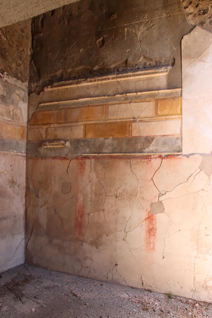 V.1.7 Pompeii. May 2024. Room 8, south wall of cubiculum. Photo courtesy of Klaus Heese.