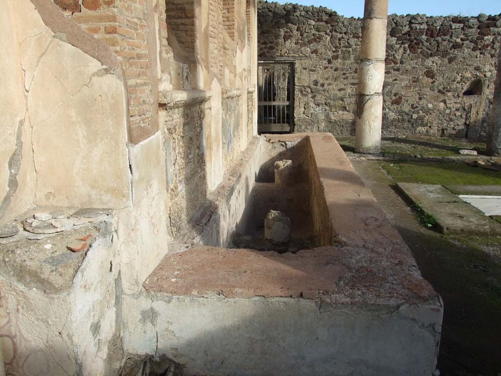 V.1.7 Pompeii. December 2007. Room 17. Peristyle looking east across water feature towards rear entrance at V.1.9.