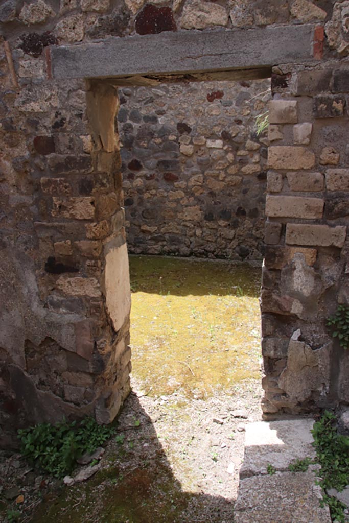 V.1.7 Pompeii. May 2024. Doorway to room “k”. Photo courtesy of Klaus Heese.