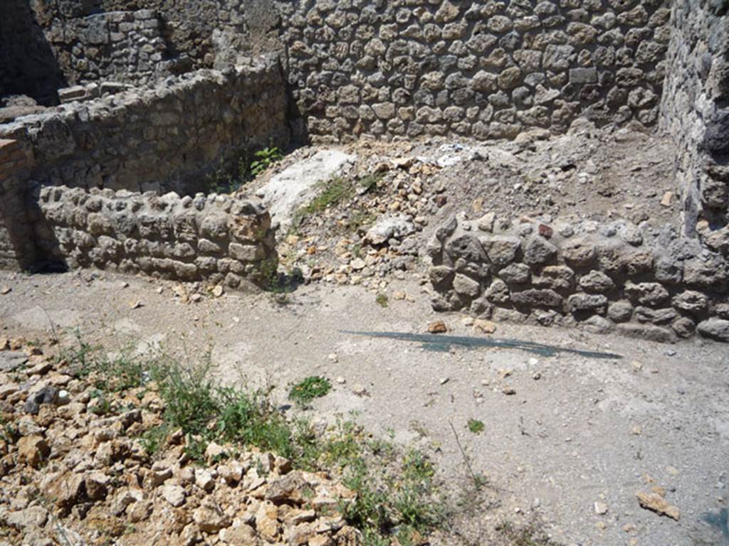 V.1.15 Pompeii. July 2008. Looking towards doorway to room on north side of tablinum. Photo courtesy of Jared Benton.
According to Henrik Boman & Monika Nilsson (Swedish Pompeii Project) -
“In 2008 the wall was restored to a height of c. 0.7m with a door opening placed in the centre.”

