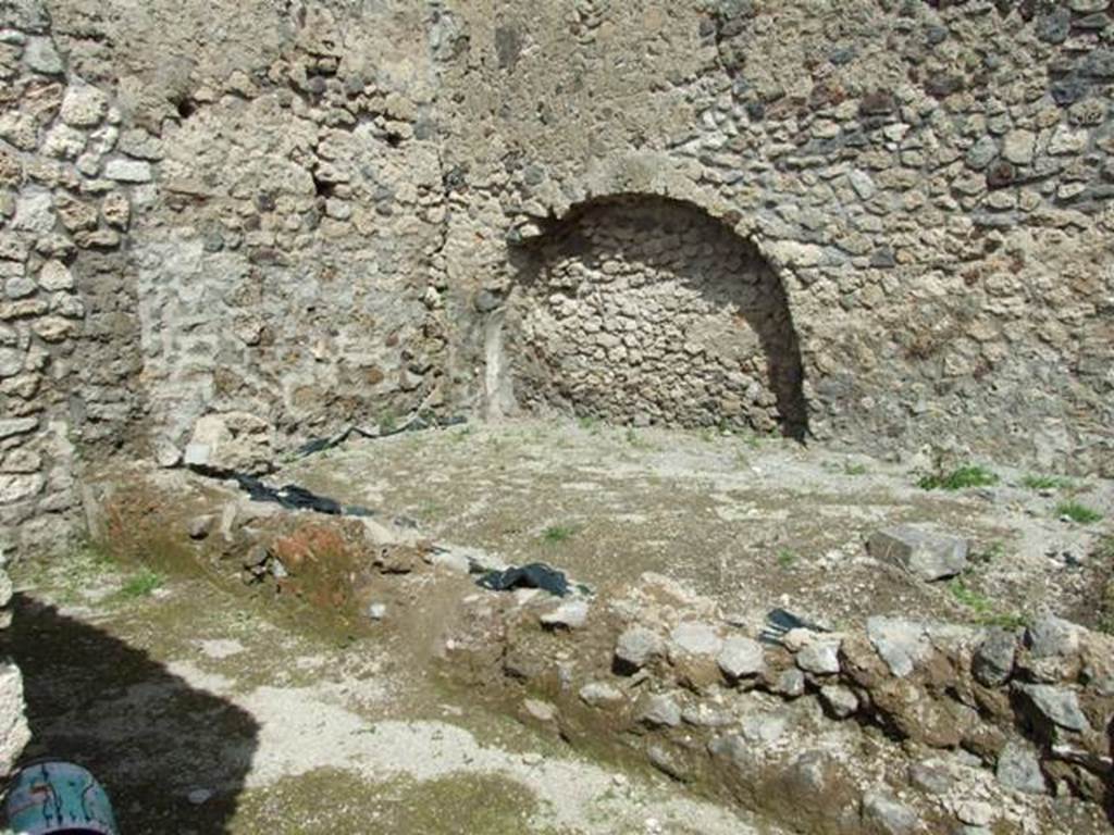 V.1.15 Pompeii. April 2009.  Site of West Portico, and the area for the small garden.