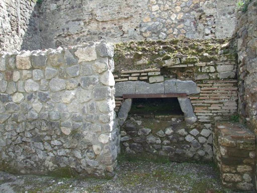 V.1.15 Pompeii. April 2009.  Large oven on south side of Bakery.