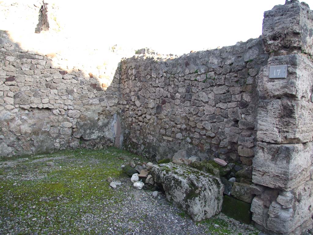 V.1.17 Pompeii. December 2006. South wall of shop.