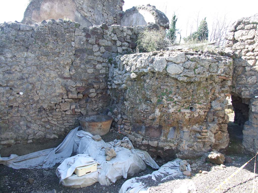 V.3.8 Pompeii. March 2009. Rear of oven in north-west corner of large room behind oven.