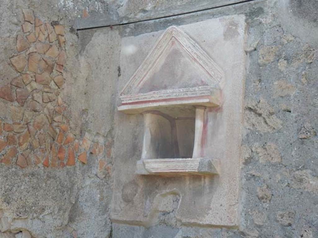 V.4.9 Pompeii. May 2017. Lararium niche on north wall of atrium. Photo courtesy of Buzz Ferebee.
