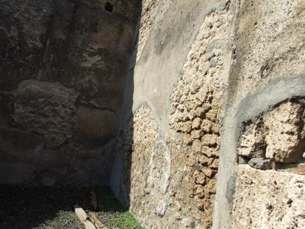 V.4.9 Pompeii.  March 2009. North wall of large room.