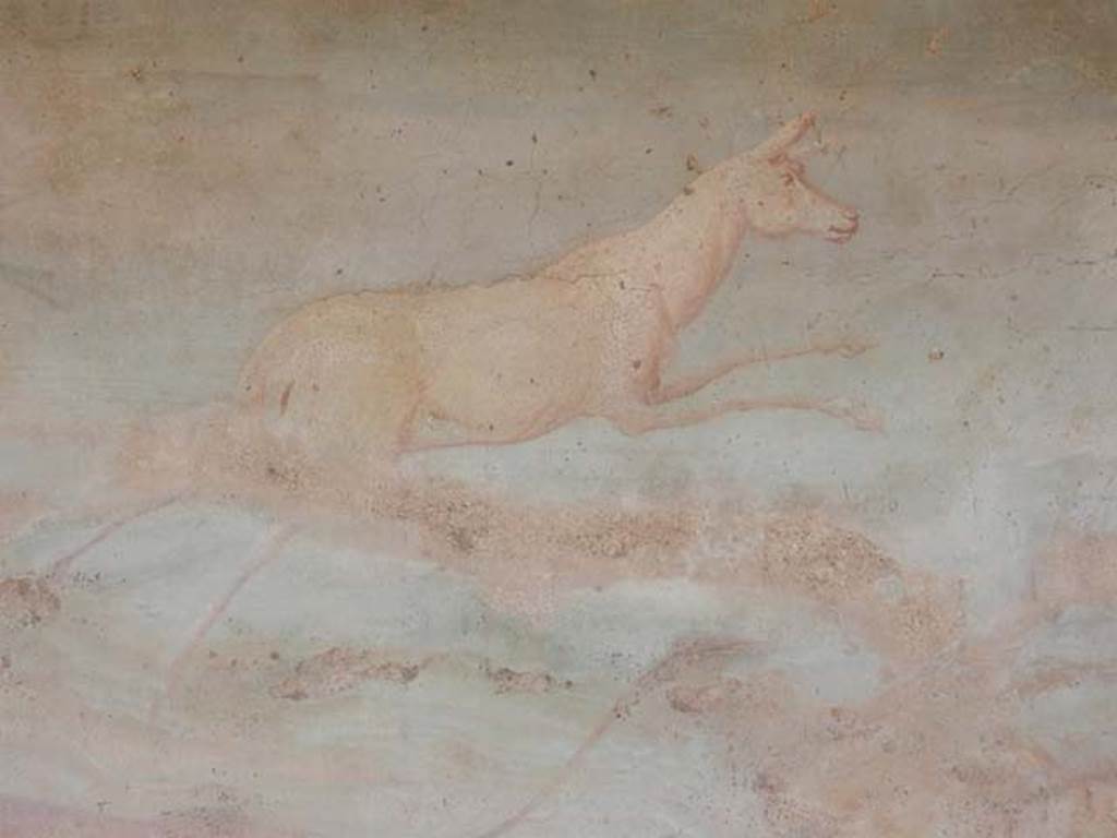 V.4.a Pompeii. May 2015. Detail from north wall of the garden. Photo courtesy of Buzz Ferebee.