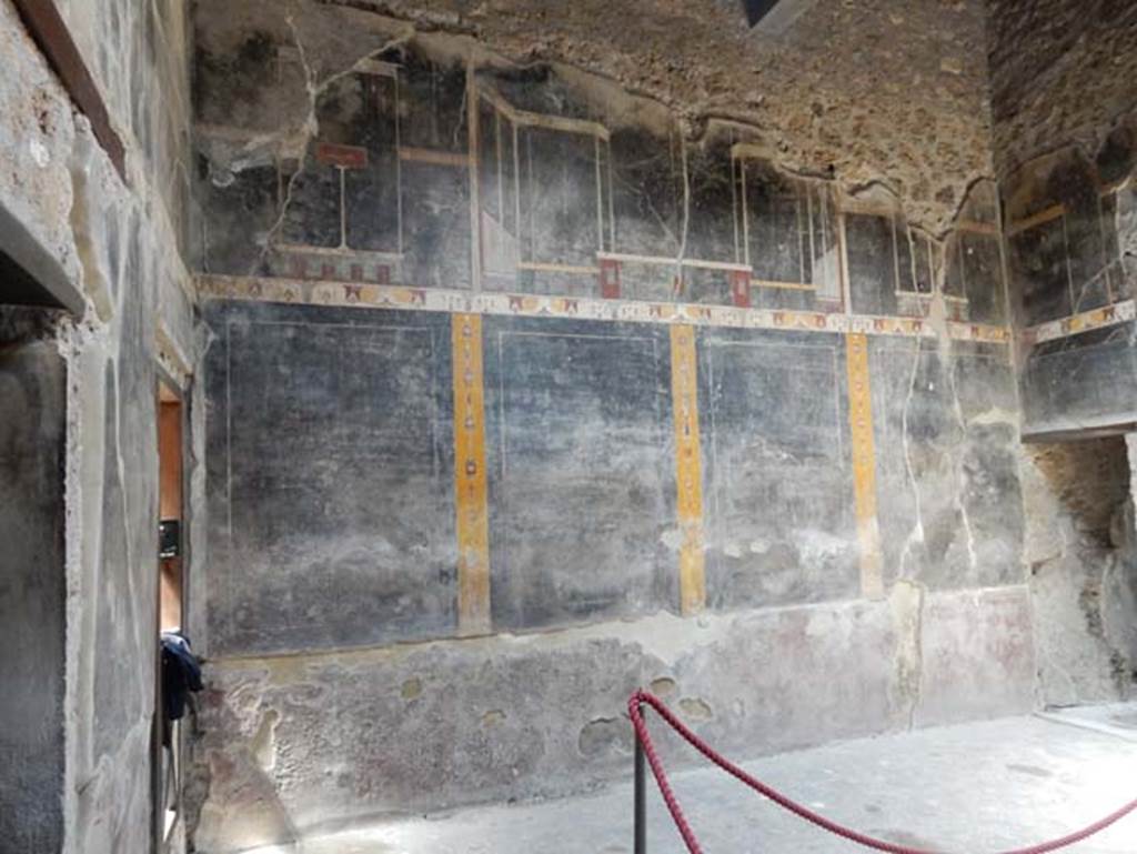 V.4.a Pompeii. May 2015. North side of atrium. Photo courtesy of Buzz Ferebee.