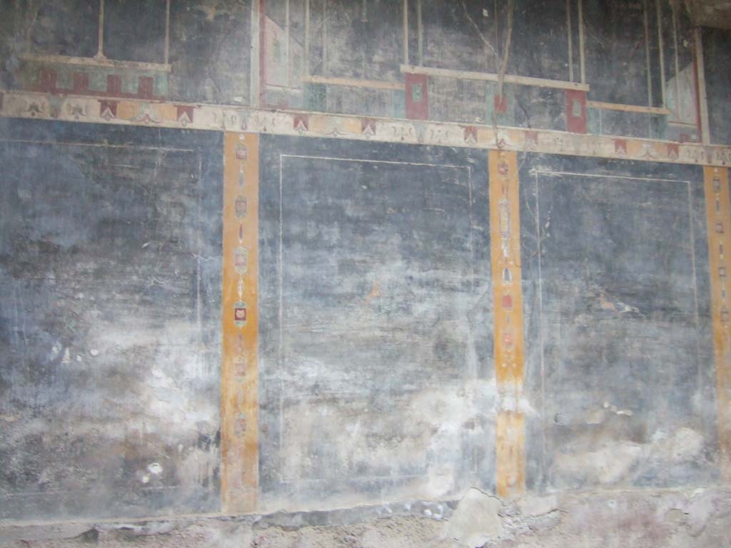 V.4.a Pompeii. December 2005. North wall in atrium.