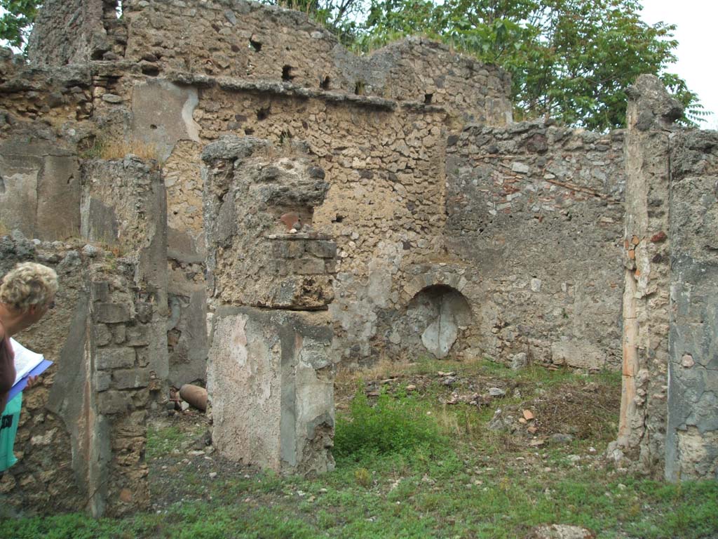 V.4.b Pompeii. May 2005. Small garden area in north-east corner of atrium.