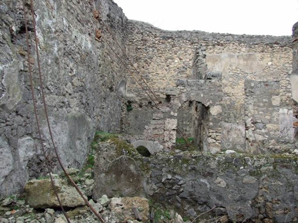 V.5.2 Pompeii. December 2007. Doorway from atrium to courtyard or lightwell. Through arched doorway there was a rough and low area containing the latrine, in north-west corner of the house.

