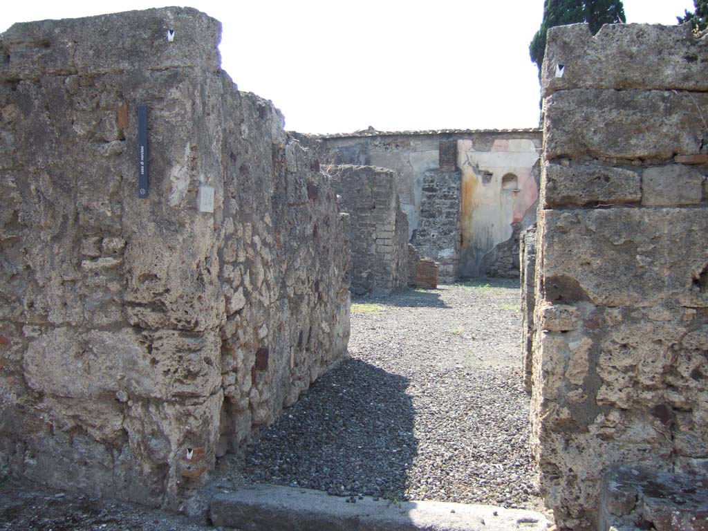 VI.2.24 Pompeii. September 2005. Entrance doorway, looking west.