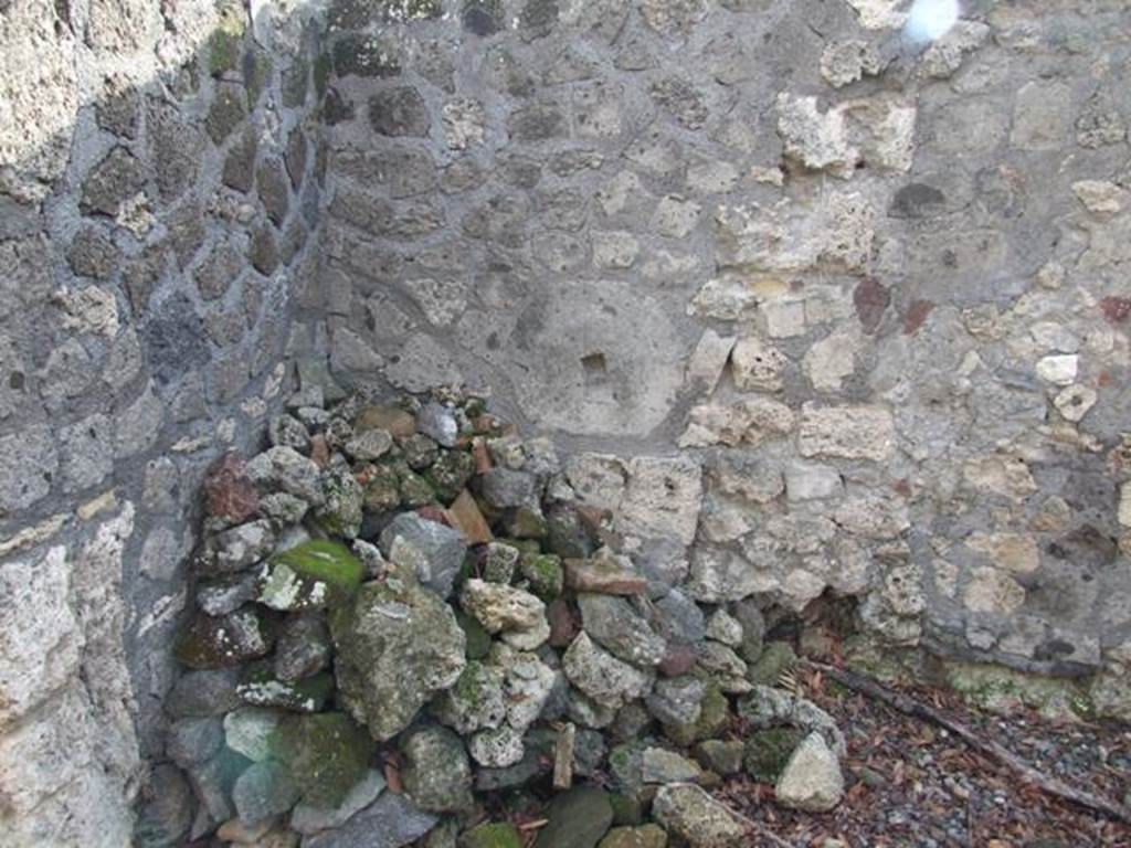 VI.5.4 Pompeii. December 2007. Looking inside  the small room or repository.