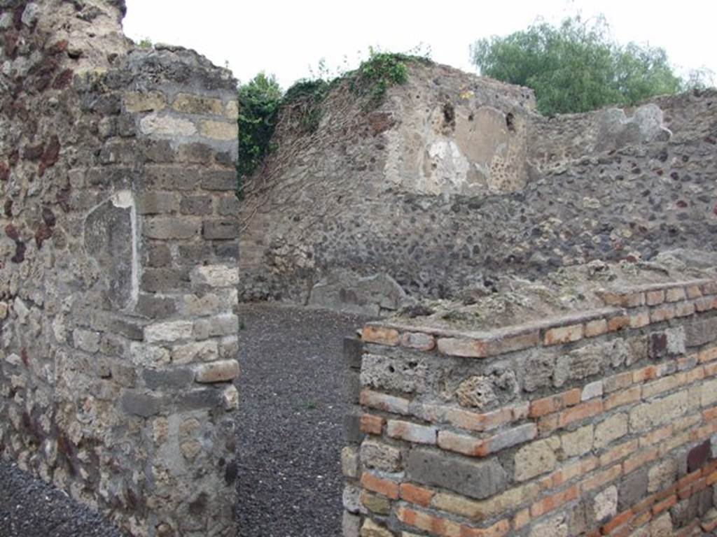 VI.6.1 Pompeii. December 2007. Doorway to room 19 exedra, from room 18.