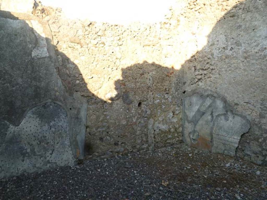 VI.7.1 Pompeii. May 2011. East wall and south-east corner of triclinium.