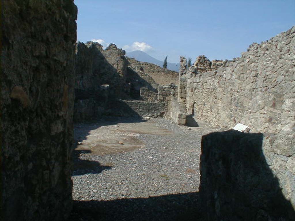 VI.7.7 Pompeii. September 2004. Looking north across atrium to tablinum.