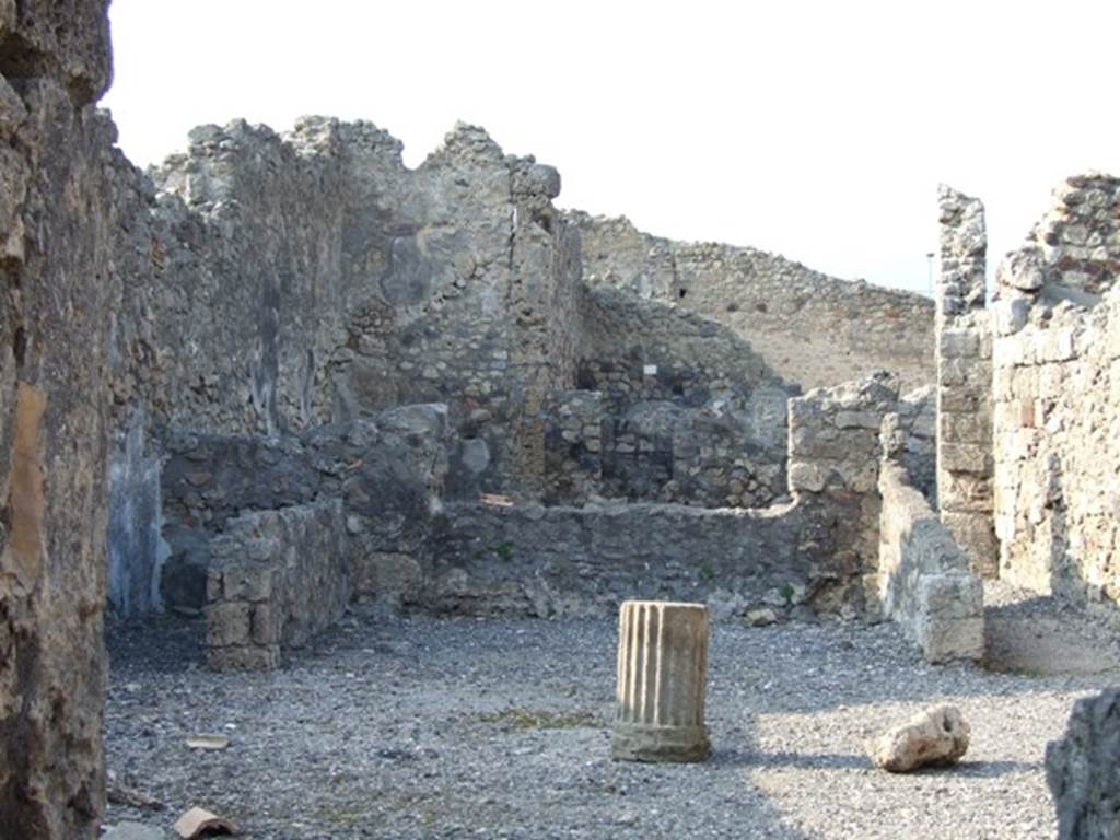 VI.7.7 Pompeii.  March 2009.  Looking north across Atrium to Tablinum.