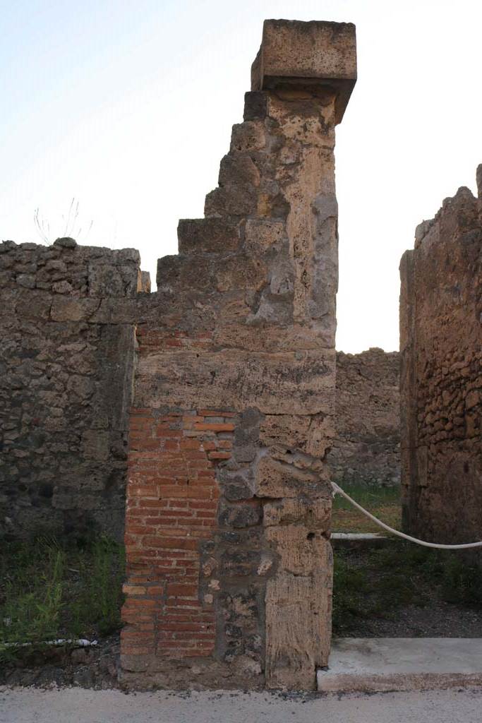 VI.7.8 Pompeii. December 2018. 
Looking west towards pilaster at north end of shop, linked with entrance doorway of VI.7.9. 
Photo courtesy of Aude Durand.
