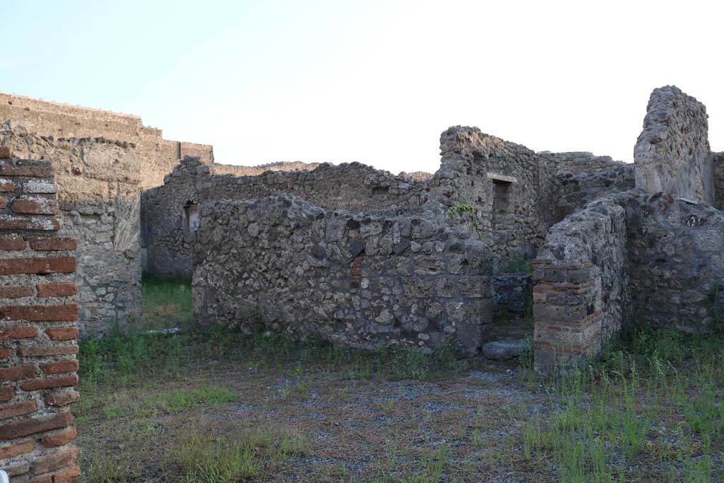 VI.7.11 Pompeii. December 2018. 
Looking south-west from entrance doorway, across VI.7.10, towards atrium of VI.7.9, showing niche in south ala, centre left. 
Photo courtesy of Aude Durand.

