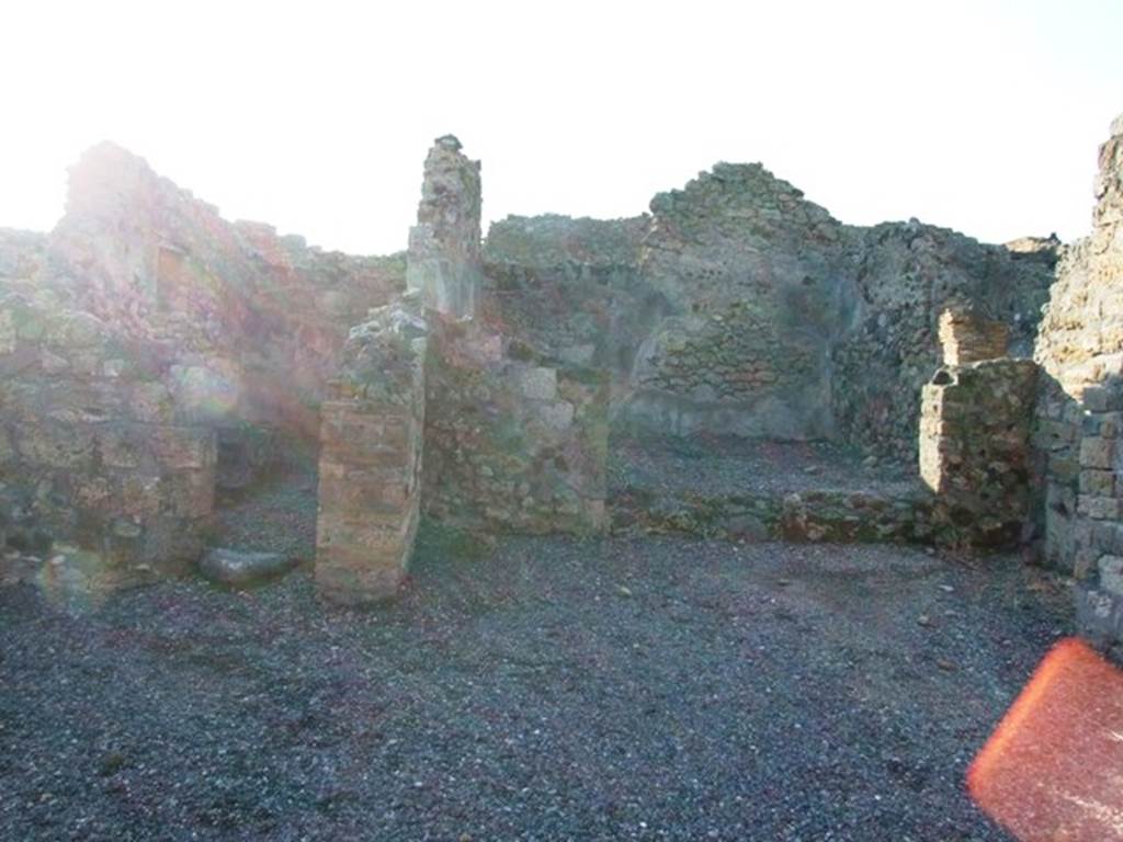 VI.7.11 Pompeii.  December 2005. Looking west from entrance.