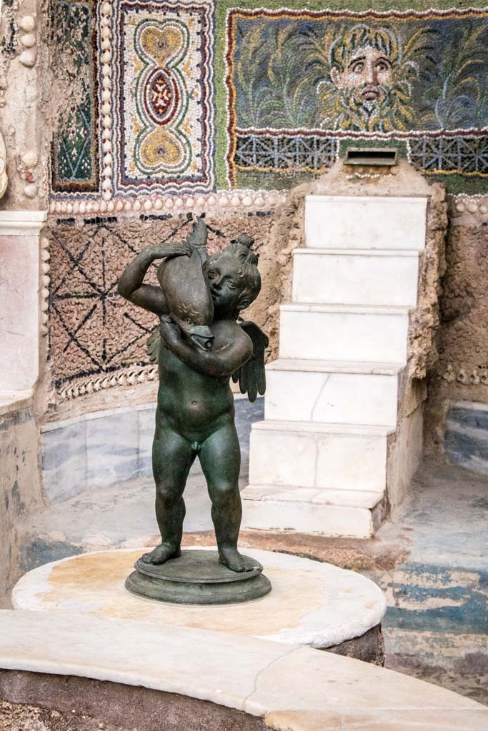 VI.8.22 Pompeii. January 2019. Statuette and fountain. Photo courtesy of Johannes Eber.

