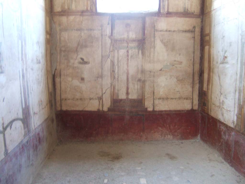 VI.8.23 Pompeii. September 2005. Cubiculum on south side of entrance doorway, looking east.