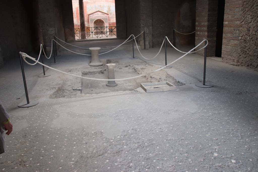 VI.8.23 Pompeii. September 2017. Looking west across impluvium in atrium. Photo courtesy of Klaus Heese.

