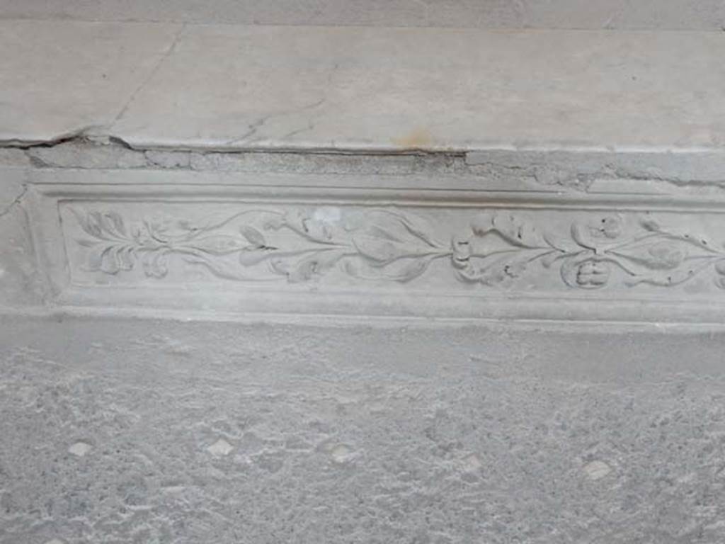 VI.8.23 Pompeii. May 2017. Detail of decorated step. Photo courtesy of Buzz Ferebee.

 
