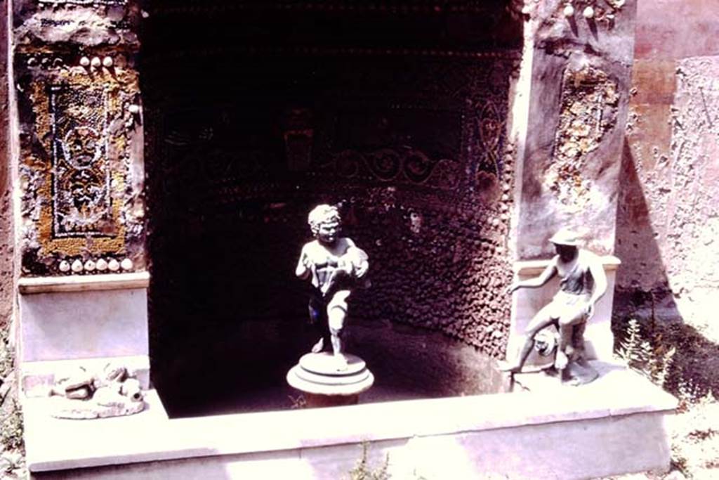 VI.8.23 Pompeii. 1977. Fountain with statues. Photo by Stanley A. Jashemski.   
Source: The Wilhelmina and Stanley A. Jashemski archive in the University of Maryland Library, Special Collections (See collection page) and made available under the Creative Commons Attribution-Non Commercial License v.4. See Licence and use details. J77f0413
