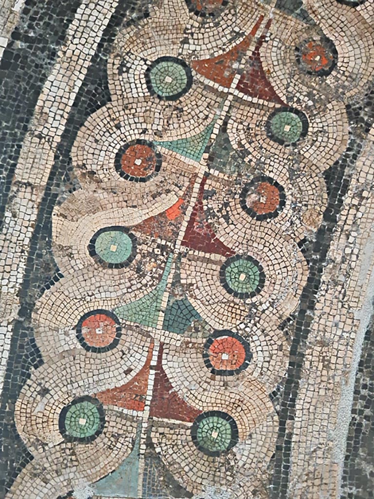 VI.9.5 Pompeii. September 2024. 
Triclinium 27, detail of border of mosaic. Found in April 1829. Photo courtesy of Giuseppe Ciaramella.
Now in Naples Archaeological Museum. Inventory number 10019. 
