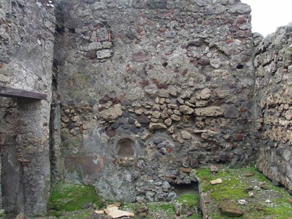 VI.9.6 Pompeii. March 2009. Room 18, west wall with small arched niche, in kitchen and latrine. According to Boyce, a fragmentary painting of Fortuna holding a rudder upon a globe, and below her, the two serpents and an altar, was reported to have been found in the kitchen. No trace of the painting exists now. See Boyce G. K., 1937. Corpus of the Lararia of Pompeii. Rome: MAAR 14. (p.50, 177B).
