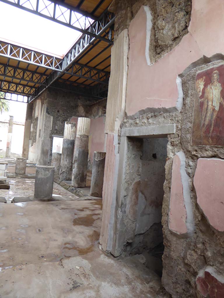 VI.9.6 Pompeii. September 2017. 
South wall of entrance corridor/fauces, leading to atrium, with reproduction of original painting at side of doorway to room 2.
Foto Annette Haug, ERC Grant 681269 DÉCOR.
