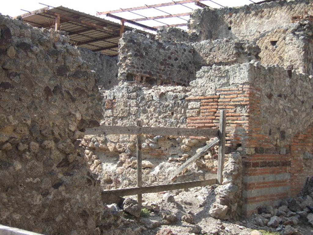 VI.9.8 Pompeii. September 2005. Rear entrance.