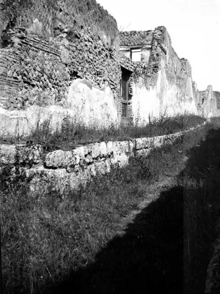 231092 Bestand-D-DAI-ROM-W.0946.jpg
VI.9.9 Pompeii. W 0946.  Faade and entrance doorway on Vicolo del Fauno.
Photo by Tatiana Warscher. With kind permission of DAI Rome, whose copyright it remains. 
See http://arachne.uni-koeln.de/item/marbilderbestand/231092 
