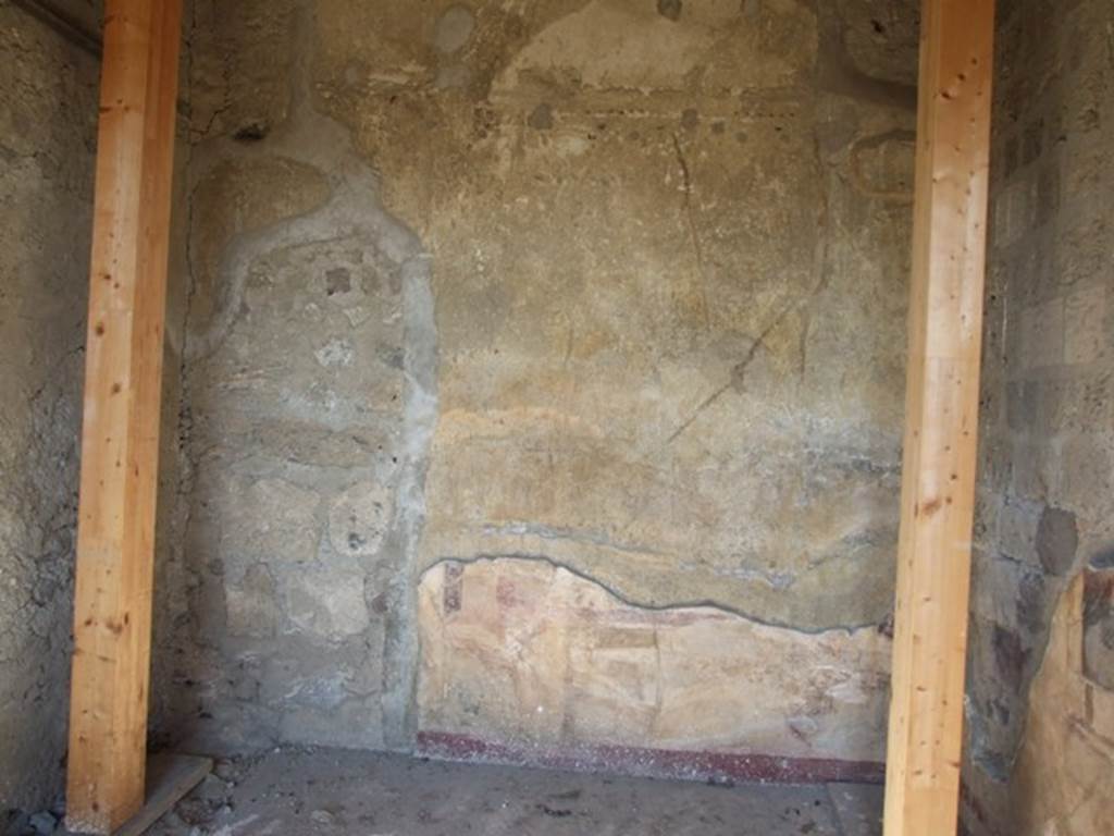 VI.11.10 Pompeii. December 2007. Room 42, painted rear north wall of exedra.