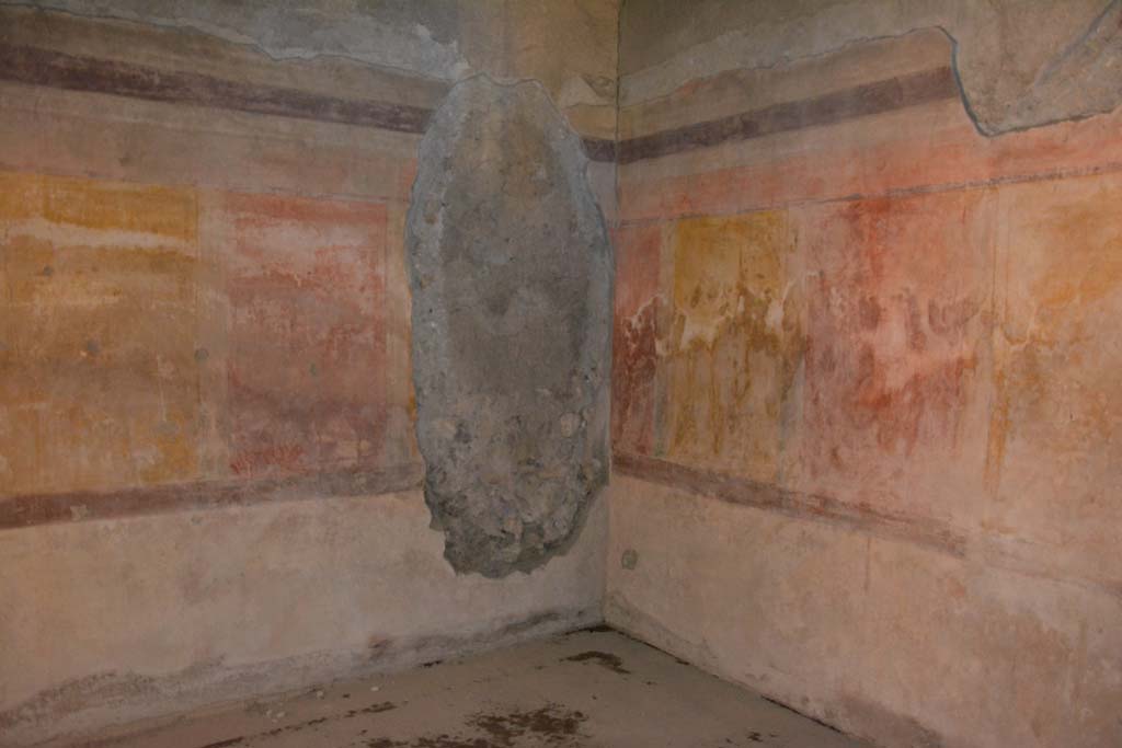 VI.11.10 Pompeii. December 2017. Room 44, south-west corner.
Foto Annette Haug, ERC Grant 681269 DÉCOR
