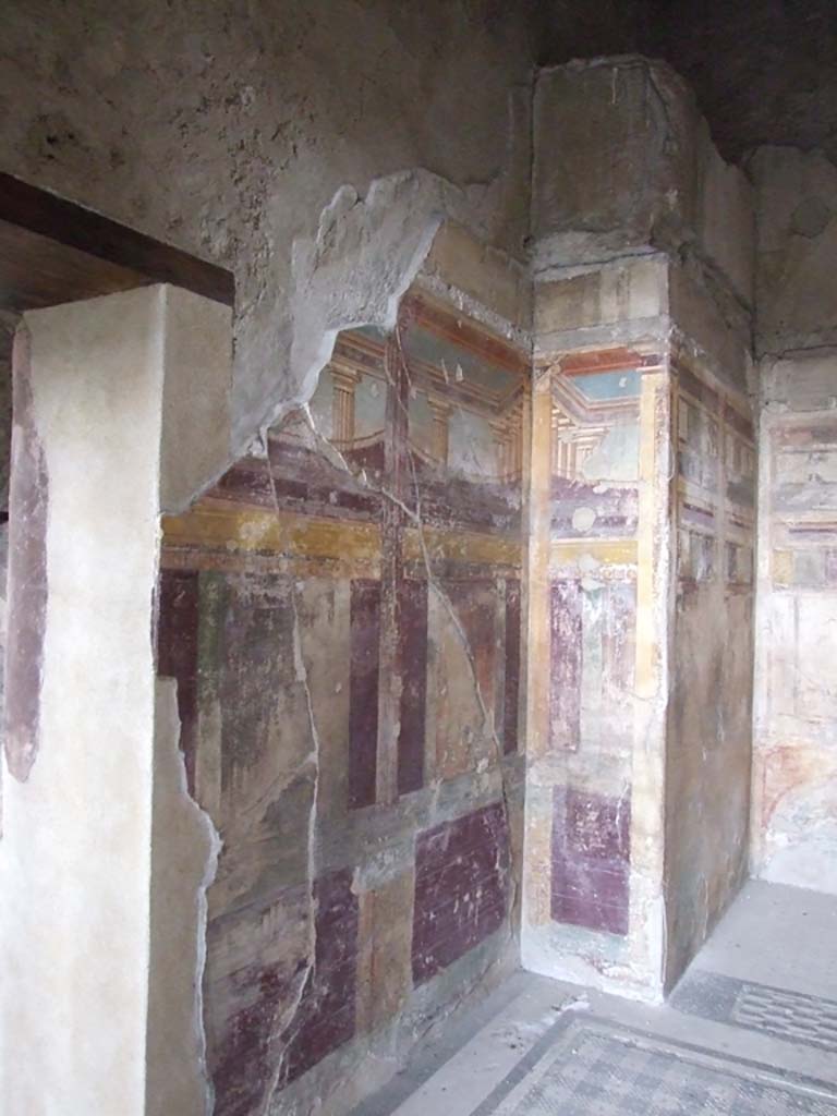 VI.11.10 Pompeii. December 2006. Room 46, painted west wall of bedroom.