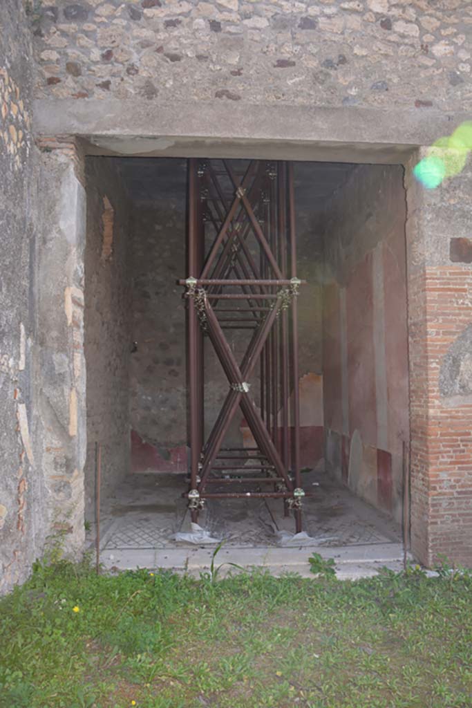 VI.11.10 Pompeii. October 2017. Room 37, looking south in south-east corner of peristyle 36.
Foto Annette Haug, ERC Grant 681269 DÉCOR
