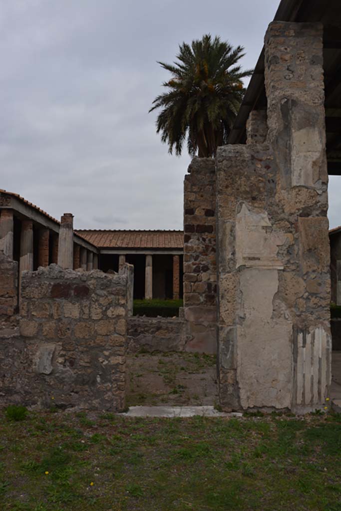 VI.11.10 Pompeii. October 2017. Room 35, doorway in north-west corner of atrium.
Foto Annette Haug, ERC Grant 681269 DCOR
