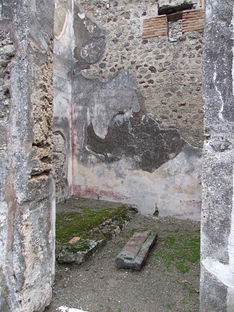 VI.11.10 Pompeii. December 2006. Room 30, looking north-east from doorway.  