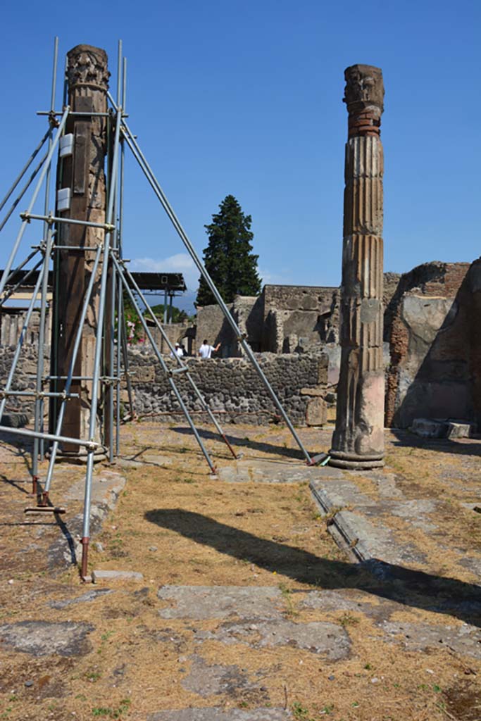 VI.12.5 Pompeii. 14th July 2017. Looking north across impluvium in atrium.
Foto Annette Haug, ERC Grant 681269 DÉCOR.
