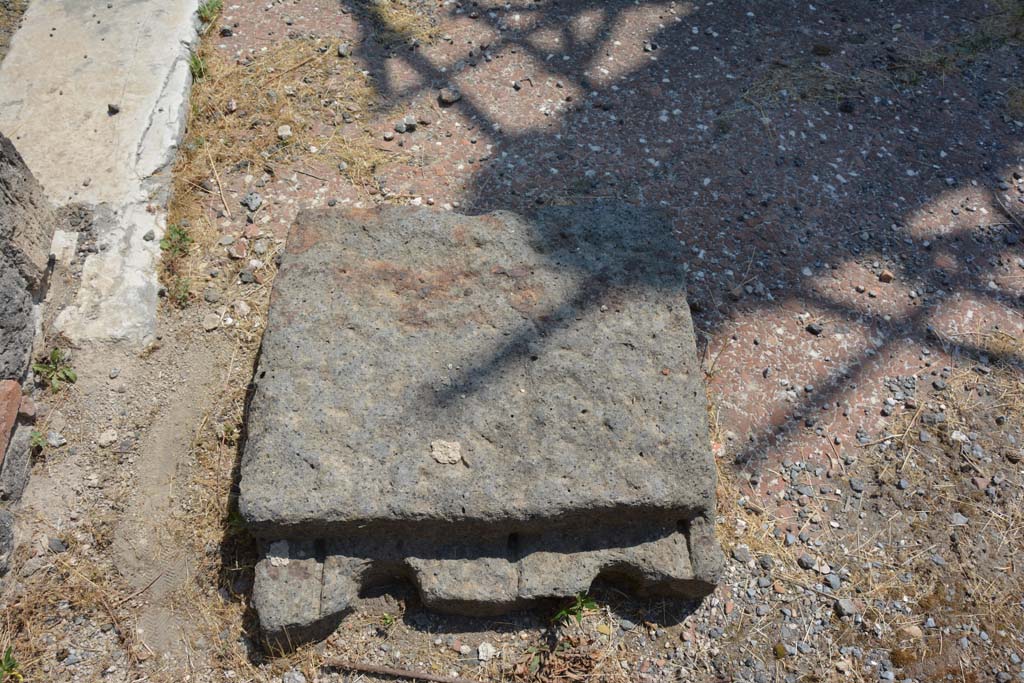 VI.12.5 Pompeii. 14th July 2017. Part of the money chest base in north-west side of Secondary Atrium 7, looking east. 
Foto Annette Haug, ERC Grant 681269 DÉCOR.
