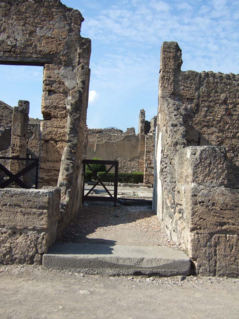 VI.14.12 Pompeii. May 2005. Entrance doorway.