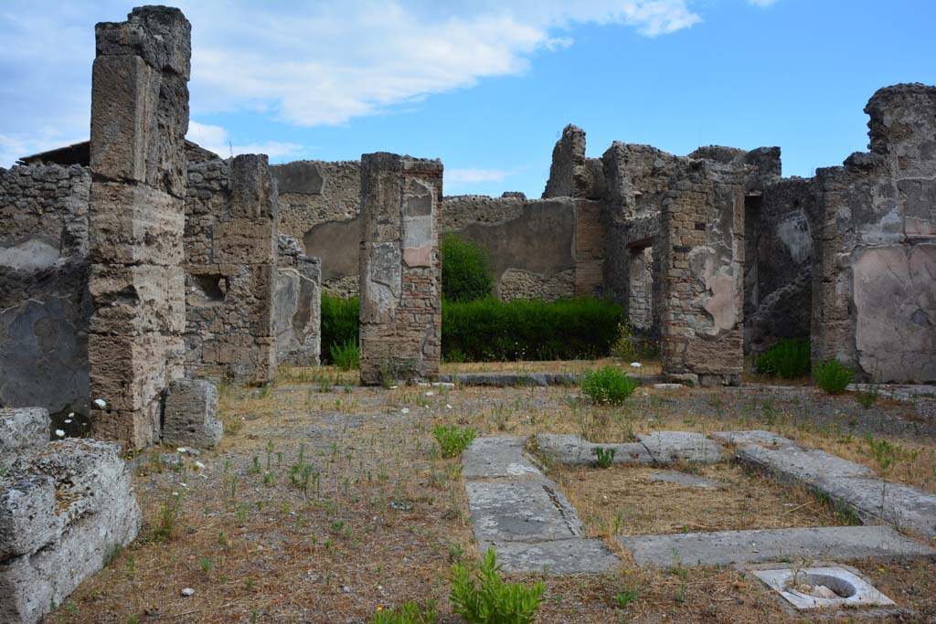 VI.14.12 Pompeii. July 2017. Looking north across atrium.
Foto Annette Haug, ERC Grant 681269 DÉCOR.
