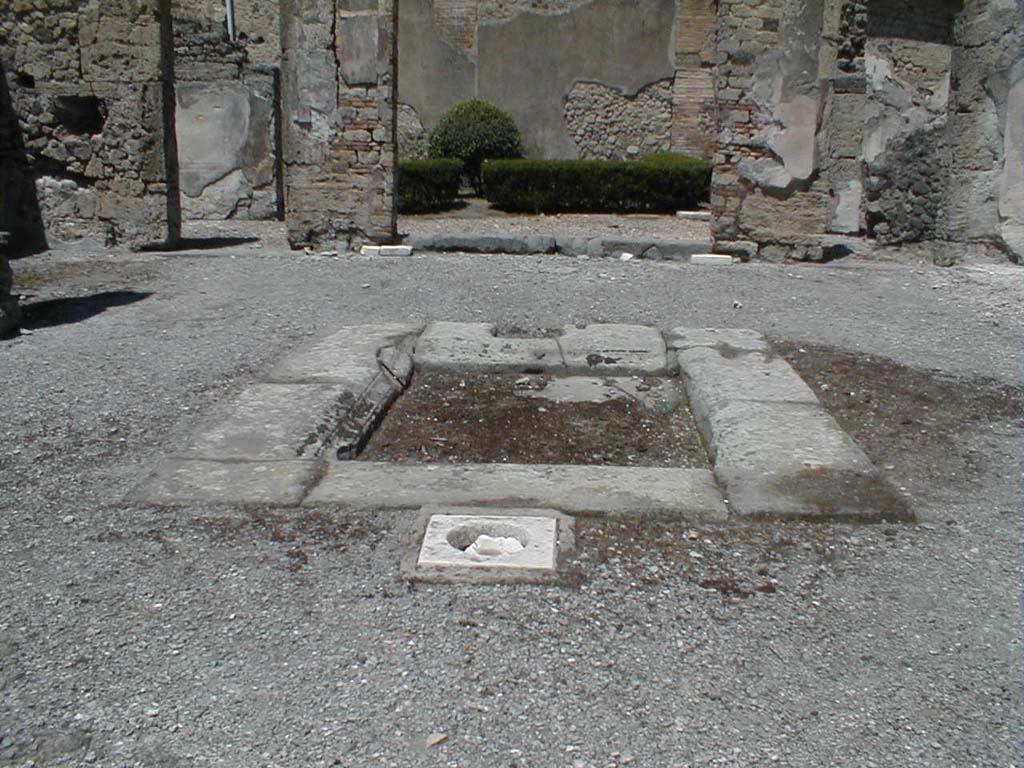 VI.14.12 Pompeii. May 2005. Impluvium in atrium.