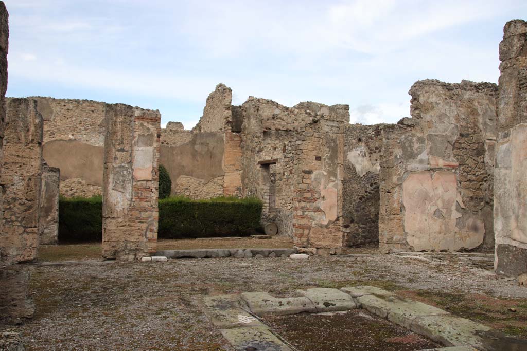 VI.14.12 Pompeii. October 2020. Looking towards garden on north side of atrium, and north-east corner with doorway to triclinium, and east ala, on right.
Photo courtesy of Klaus Heese.
